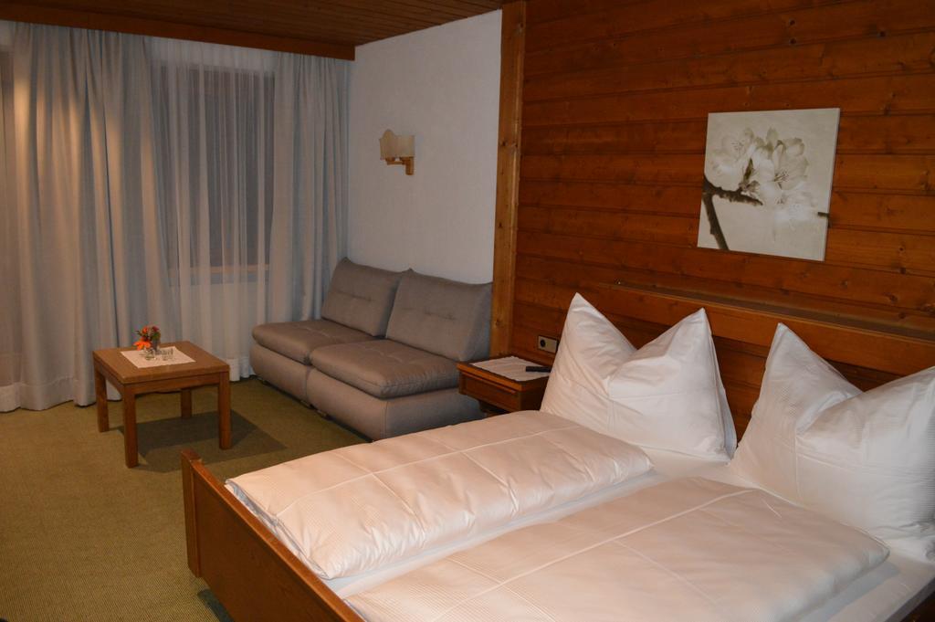 Gasthaus Glockle Apartment Дамулс Екстериор снимка